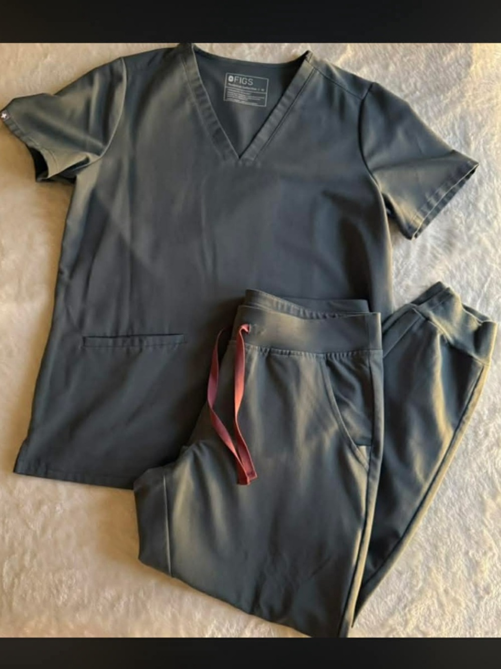 Figs Scrub Set in Charcoal Gray with Rose Drawstring